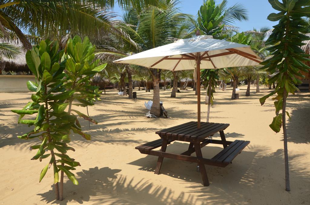 Dolphin Beach Resort Kalpitiya Exterior photo